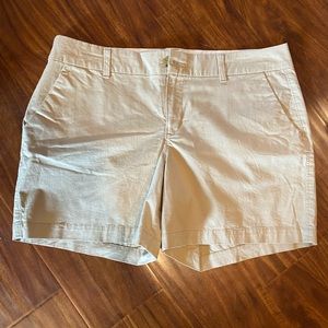 Women’s Old Navy khaki shorts